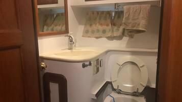Mobile Home, 4 Bedrooms, Harbor View | Bathroom | Shower, free toiletries, hair dryer, towels