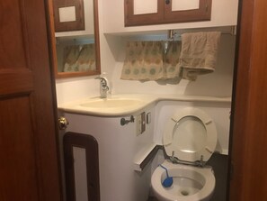 Mobile Home, 4 Bedrooms, Harbor View | Bathroom | Shower, free toiletries, hair dryer, towels - Motor Yacht Calypso (Poole)