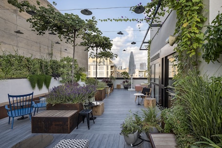 Terraza o patio. Fabric Hotel - an Atlas Boutique Hotel