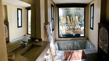 Villa | Bathroom | Separate bathtub and shower, deep-soaking bathtub, free toiletries