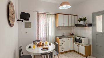 Apartment, 2 Bedrooms | Private kitchenette