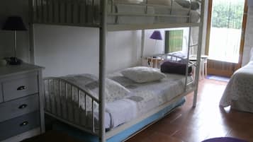 Family Room, Non Smoking | Free WiFi, bed sheets