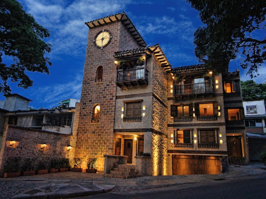 Fassade der Unterkunft – Abend/Nacht