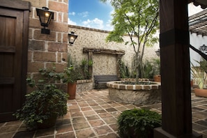 Apartemen Mewah, 4 kamar tidur, jet tub, area halaman (Cielo) | Area keluarga | TV layar datar