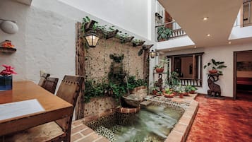 Exclusief appartement, 3 slaapkamers, keuken, aan het zwembad (Cascada) | Woonruimte | Een flatscreentelevisie