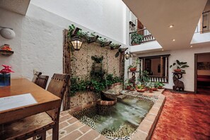 Apartamento exclusivo, 3 quartos, cozinha, ao lado da piscina (Cascada) | Área de estar | TV de tela plana