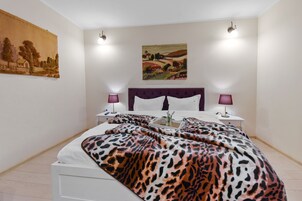 Estudio | Tabla de planchar con plancha, wifi gratis, ropa de cama