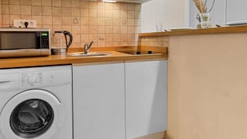 Studio | Dapur peribadi | Peti sejuk, ketuhar gelombang mikro, dapur, pembancuh kopi/teh