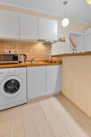 Studio | Private kitchen | Fridge, microwave, stovetop, coffee/tea maker - Piata Sfatului Studio (Brasov)