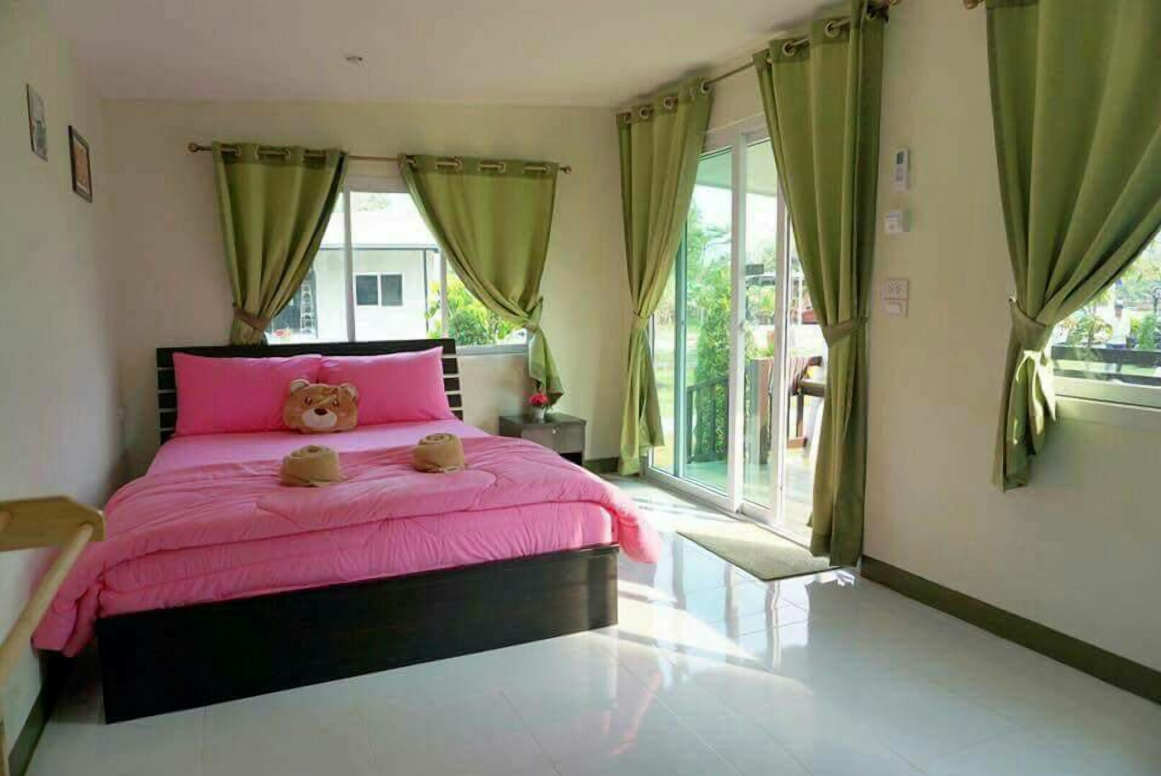 standard double room | blackout curtains, free wifi