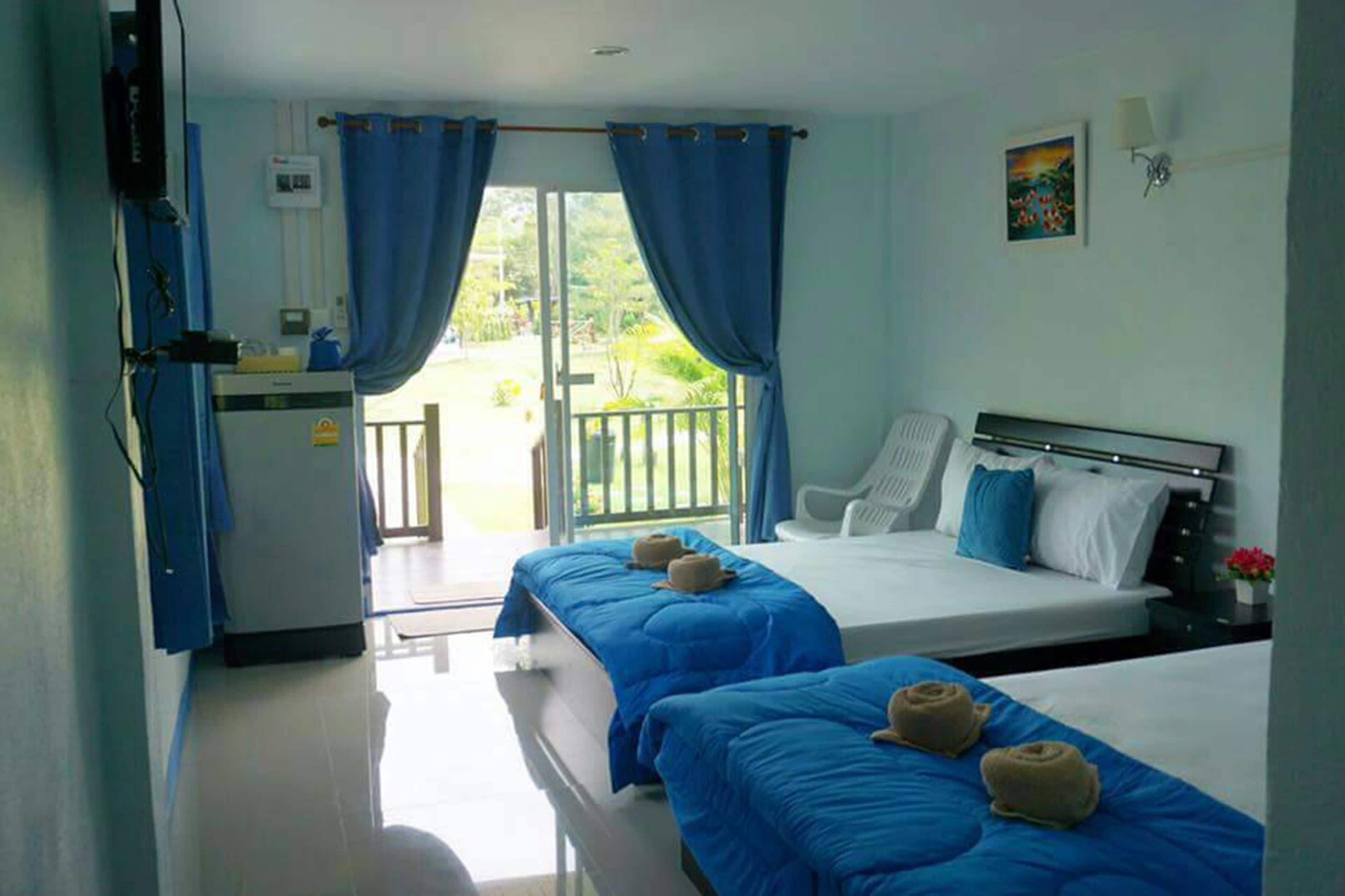 deluxe family room | blackout curtains, free wifi