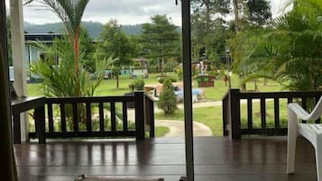 Family Room | Terrace/patio