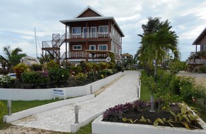 Property entrance - Casa de la Paz (Placencia)