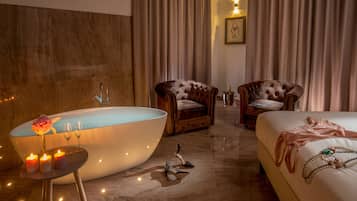 Studio Suite Junior, bathtub | Brankas dan didekorasi berbeda-beda
