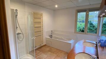 Room, 2 Bedrooms | Bathroom | Free toiletries, hair dryer, soap, shampoo