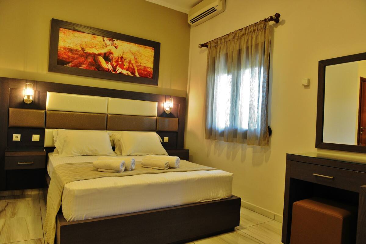 Standard Studio | 1 bedroom, premium bedding, in-room safe, blackout drapes