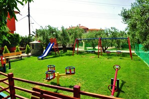 Children’s play area – outdoor