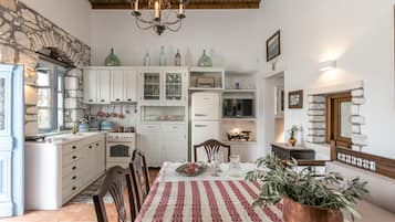 Townhome, 2 Bedrooms | Living area | Flat-screen TV, fireplace