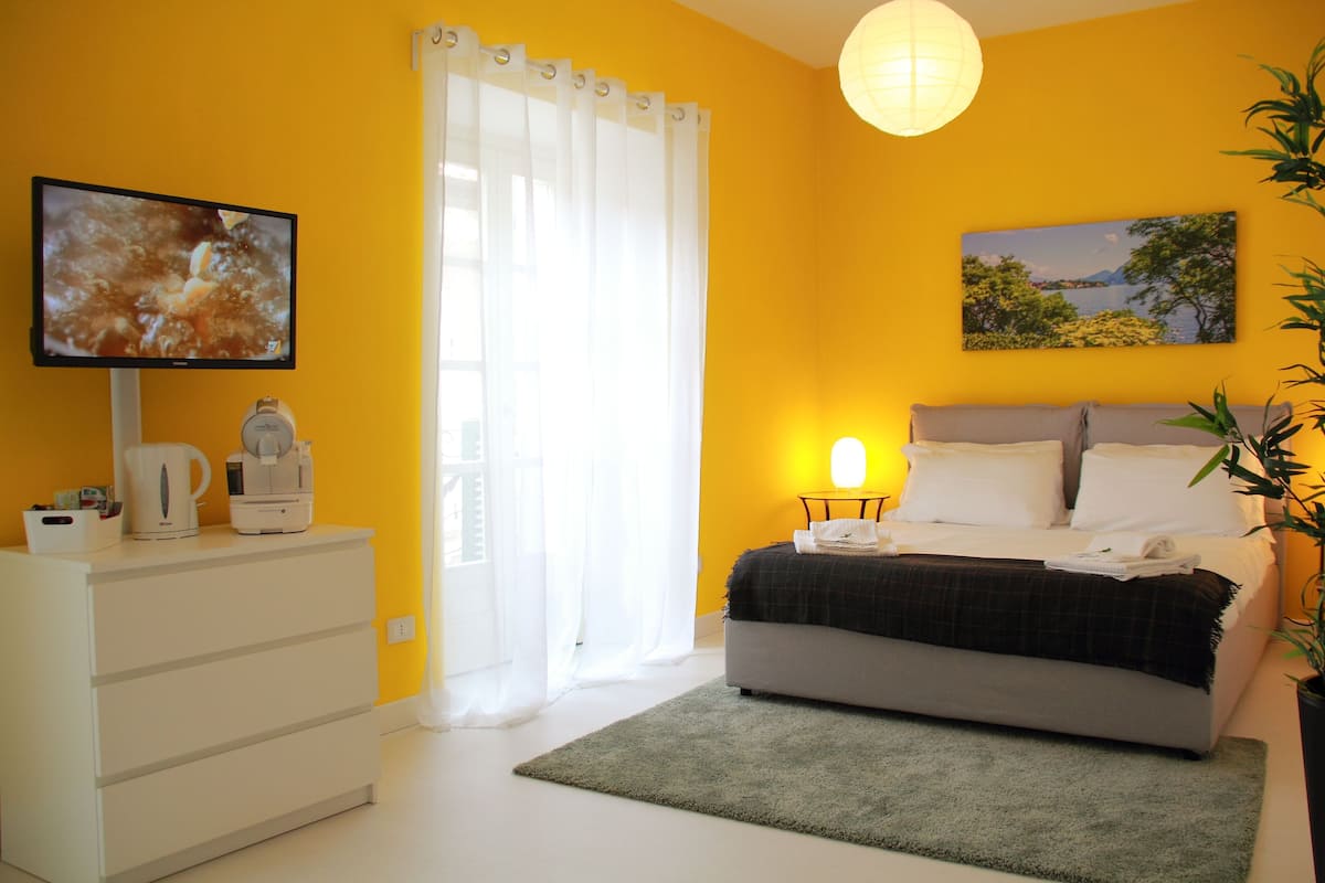Deluxe Suite, 1 Queen Bed | Minibar, desk, laptop workspace, soundproofing