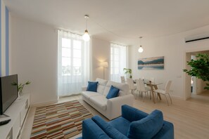 Appartement Familial, 2 chambres, vue lac | Coin séjour