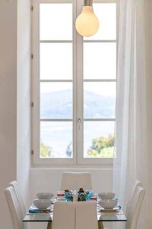 Familienapartment, 2 Schlafzimmer, Seeblick | Wohnbereich