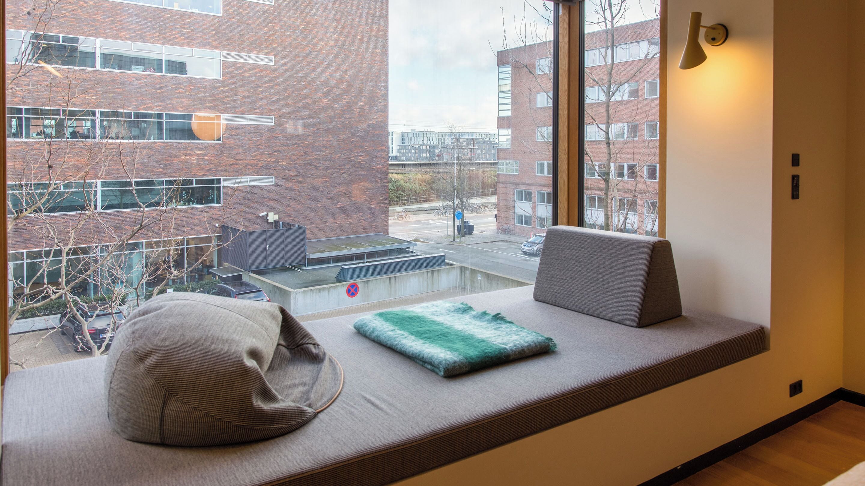 43-inch flat-screen tv with cable channels, tv