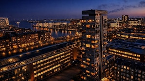 A high-rise building with multiple floors, large windows, and a flat roof. - Charlottehaven (Copenhagen)