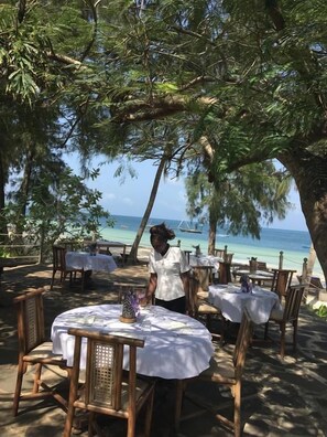 Café da manhã, almoço e jantar