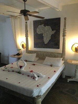 高级套房, 私人浴室 | 办公桌、免费婴儿床、免费 WiFi、床单