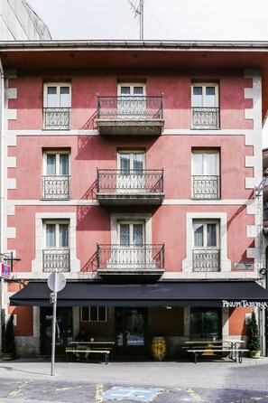 Front of property - Hotel Piñupe (Lekeitio)
