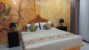 Desk, rollaway beds, free WiFi