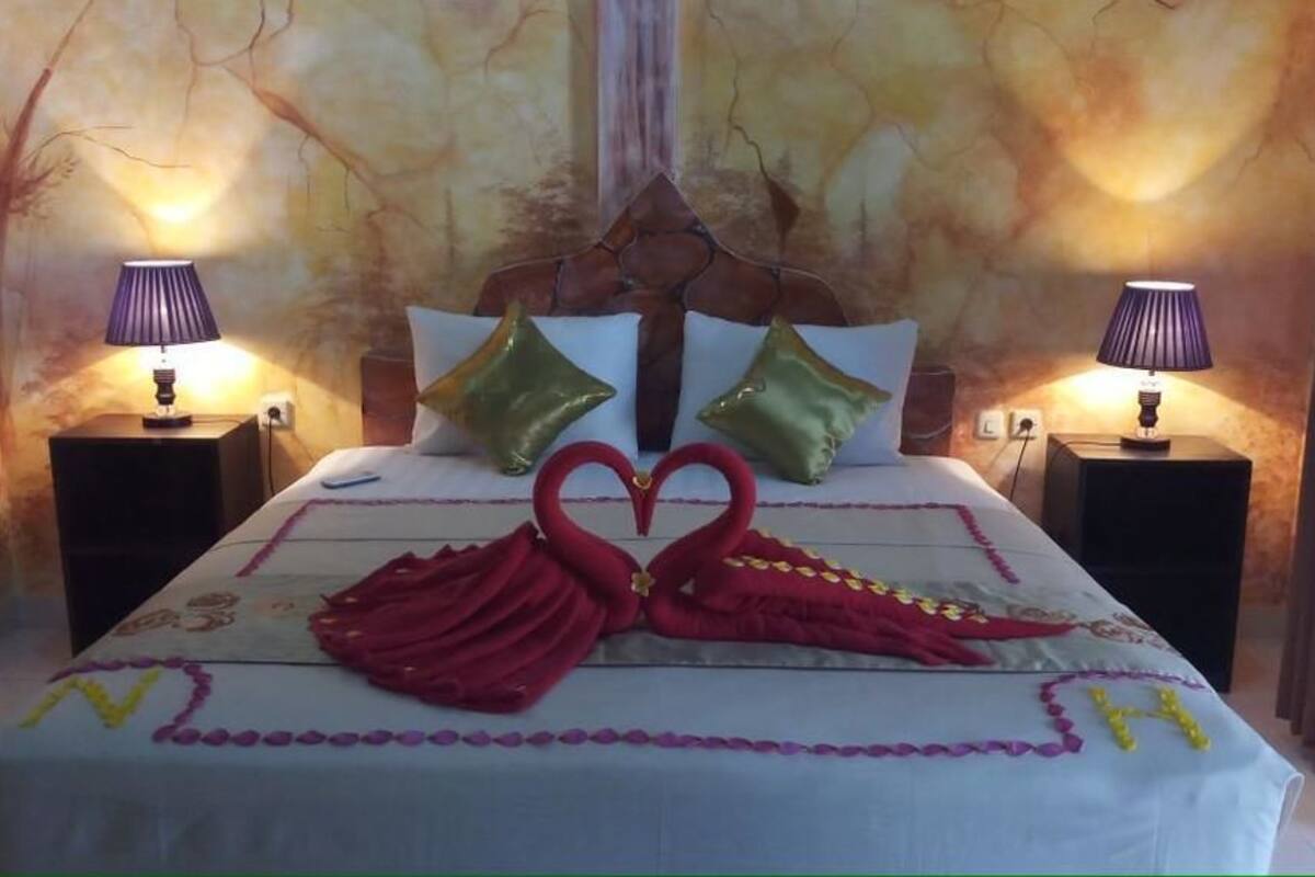 Desk, rollaway beds, free WiFi