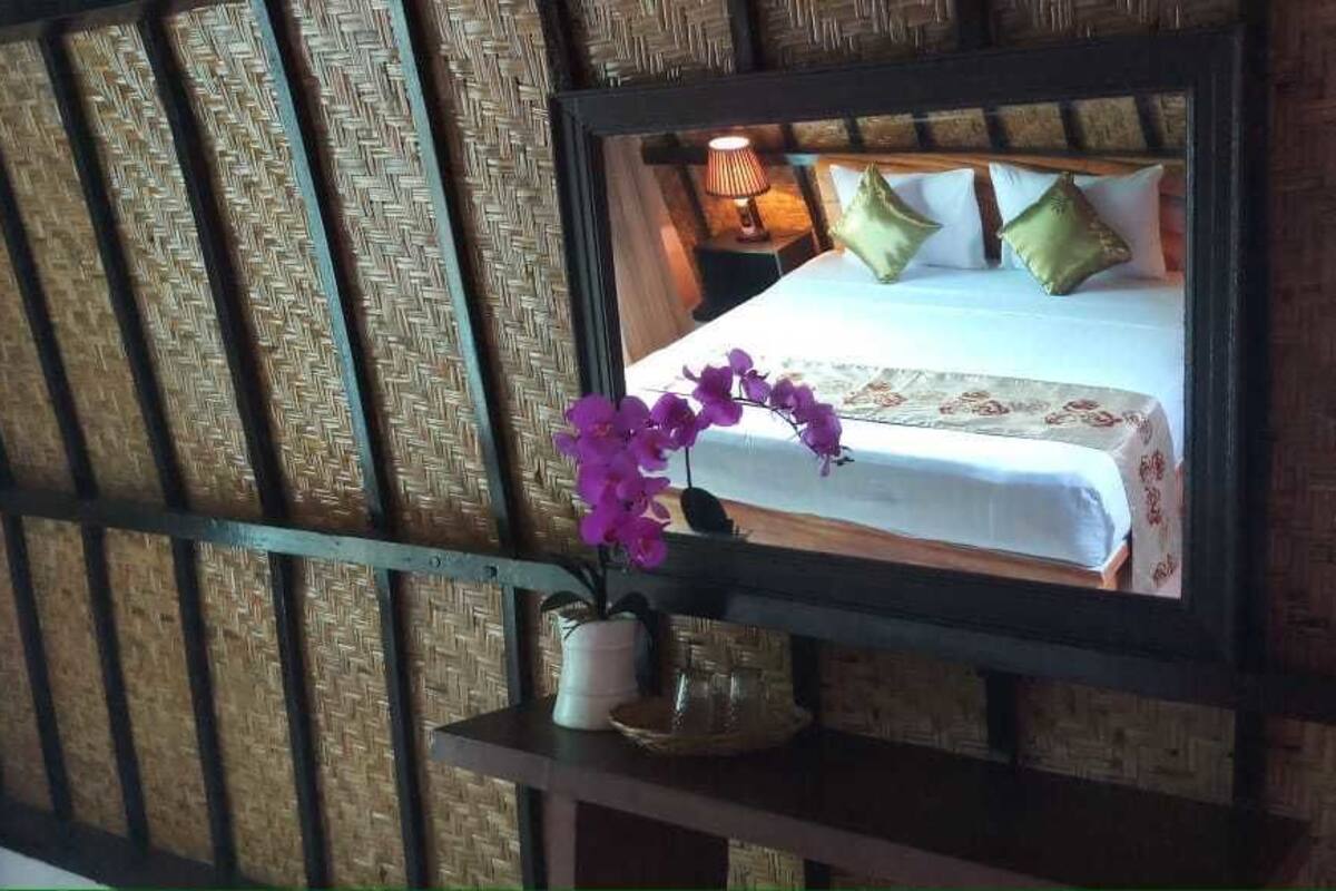 Desk, rollaway beds, free WiFi