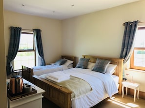 Deluxe Triple Room, Multiple Beds, Mountain View