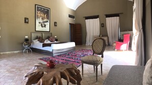 7 habitaciones, cortinas blackout y tabla de planchar con plancha 