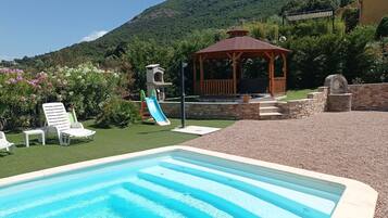 Refrigerador, microondas, placa de cocina, cafetera/tetera