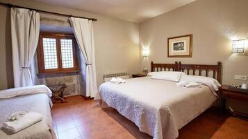 Classic Triple Room, City View | Desk, blackout drapes, free cribs/infant beds, rollaway beds