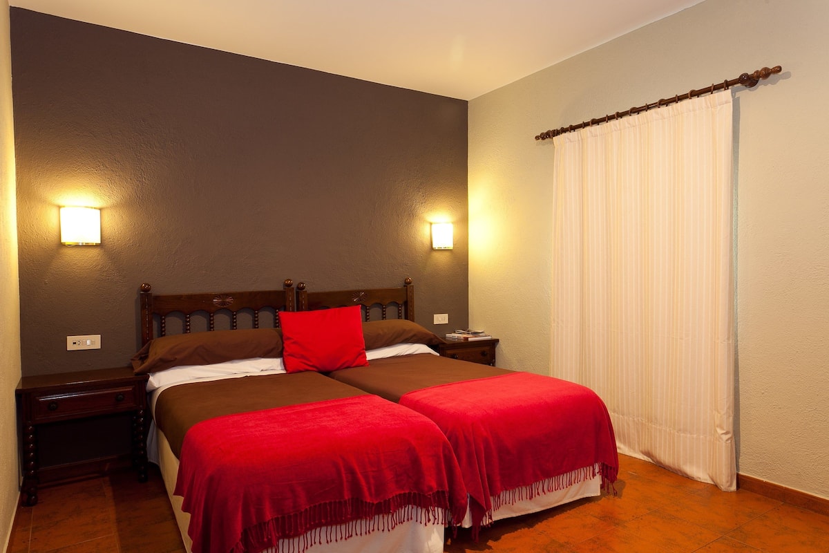 double or twin room | desk, blackout curtains, free cots/infant beds, rollaway beds