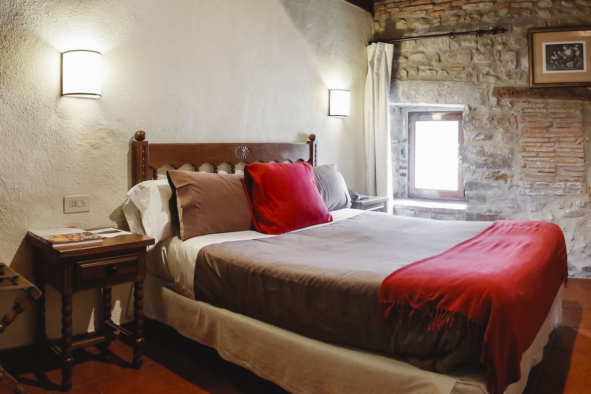 double or twin room | living area | flat-screen tv