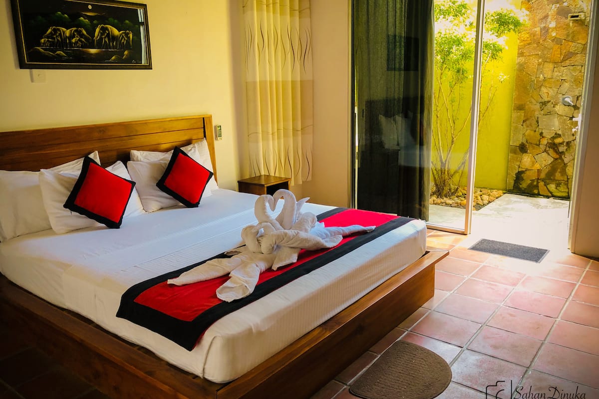 deluxe double or twin room, 1 double bed, garden area | minibar, desk, free wired internet, bed sheets