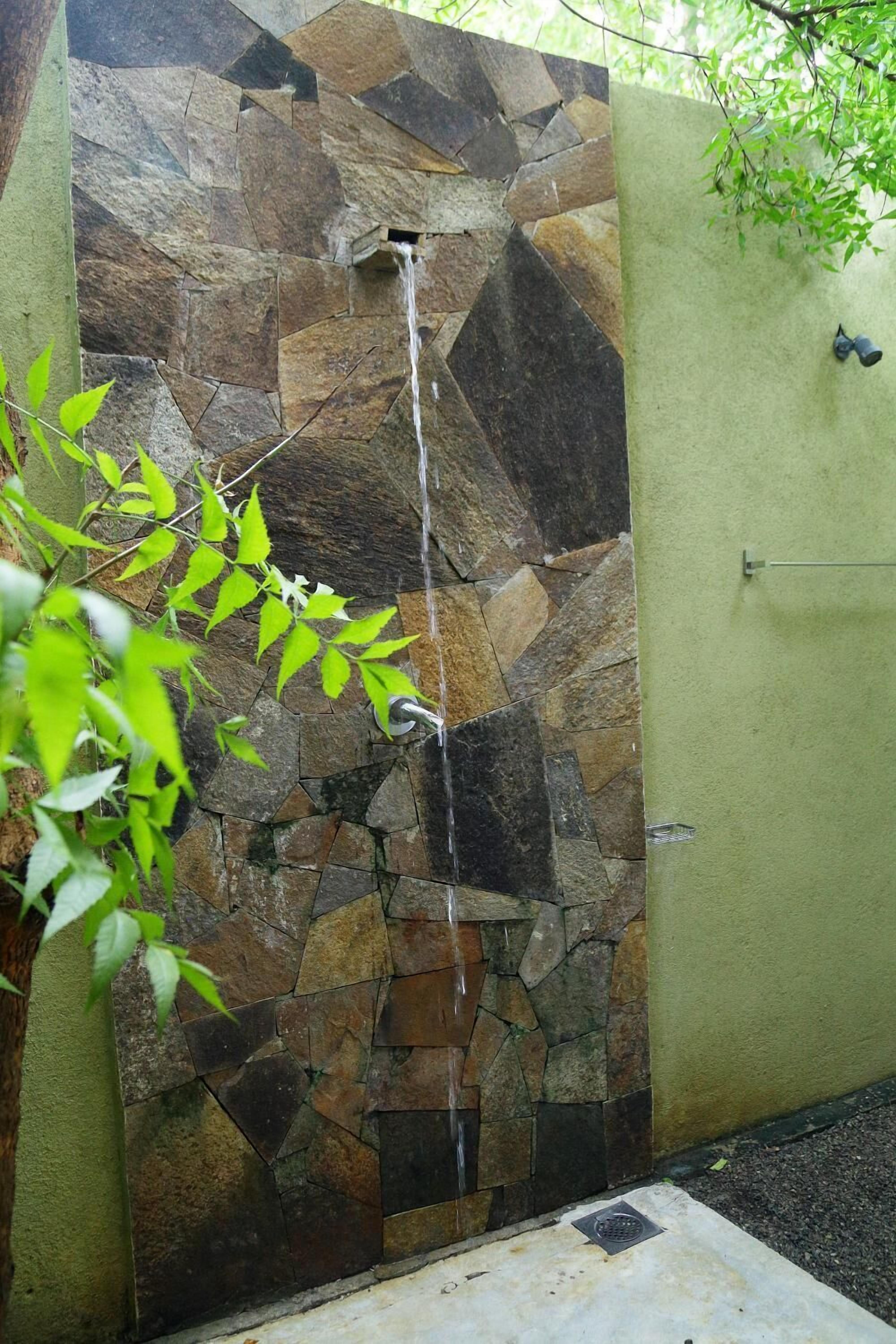 shower, rainfall showerhead, free toiletries, bidet