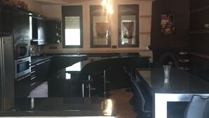 Coffee/tea maker, fridge, microwave, oven - Villa Dar Manou (Marrakech)