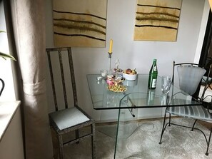 Duplex standard, 1 cama de casal | Opções para refeição no quarto