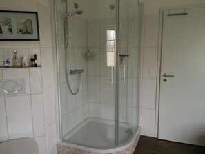 Nhà Duplex Tiêu chuẩn, 1 giường đôi | Buồng tắm vòi sen