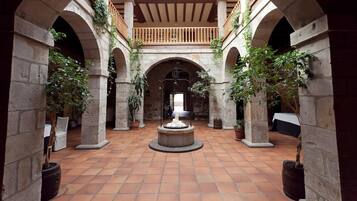 Cour