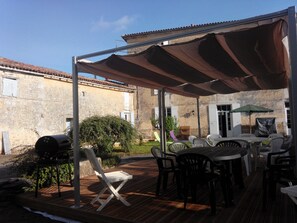 BBQ/picnic Area - Chambre d'Hôtes Le Clos de Gémozac (Gémozac)