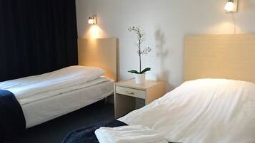 Double Room | Desk, blackout curtains, soundproofing, iron/ironing board