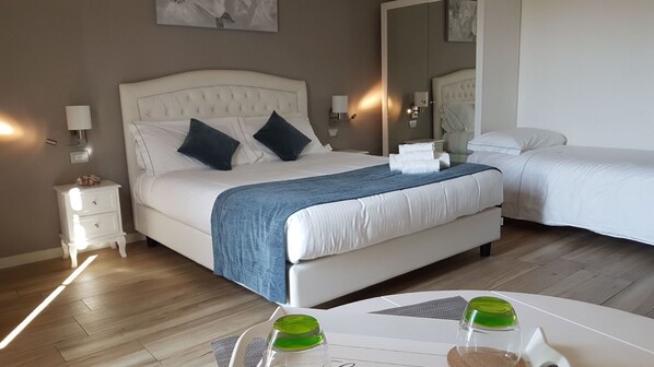 Quadruple Room | In-room safe, desk, soundproofing, free WiFi - B&B Emozioni e Relax (Borgo Virgilio)