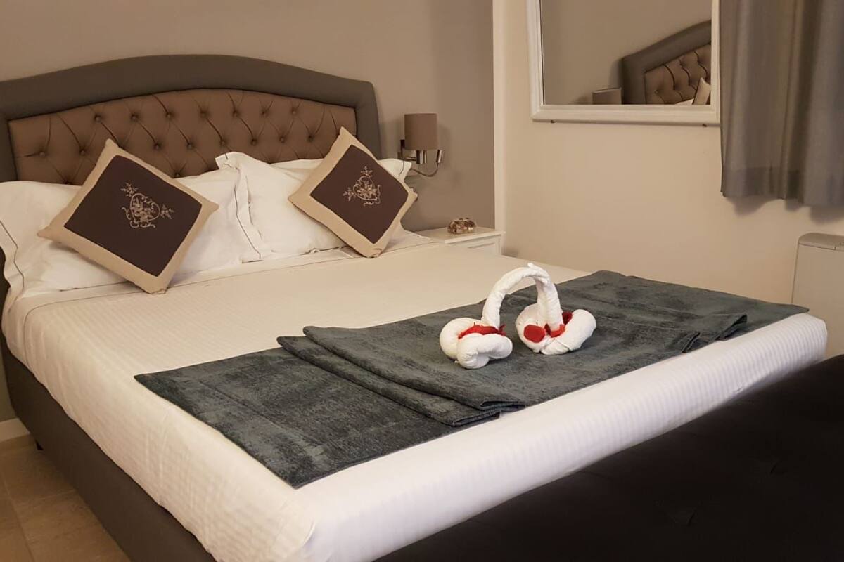 Suite, Jetted Tub