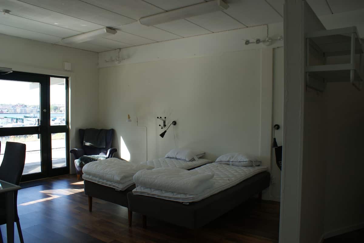 Shared apartment 1 Bedroom, Kitchenette (private WC/separate shower) | Khu phòng khách